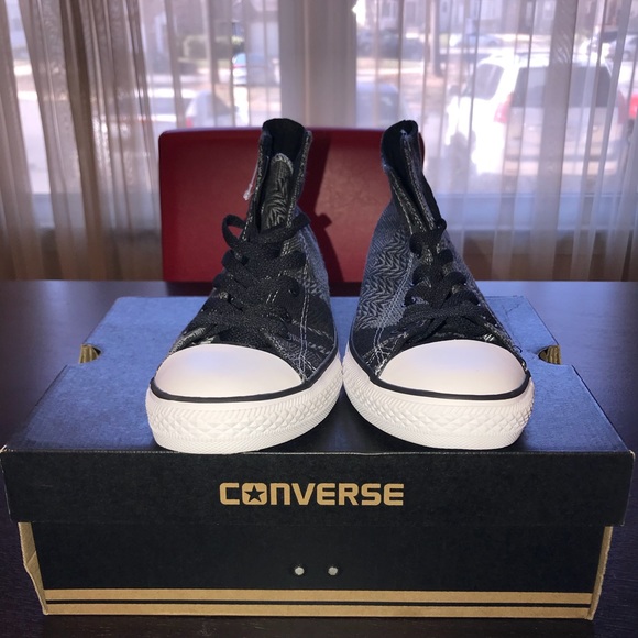 Converse All Star (New Never Worn) - Picture 3 of 5
